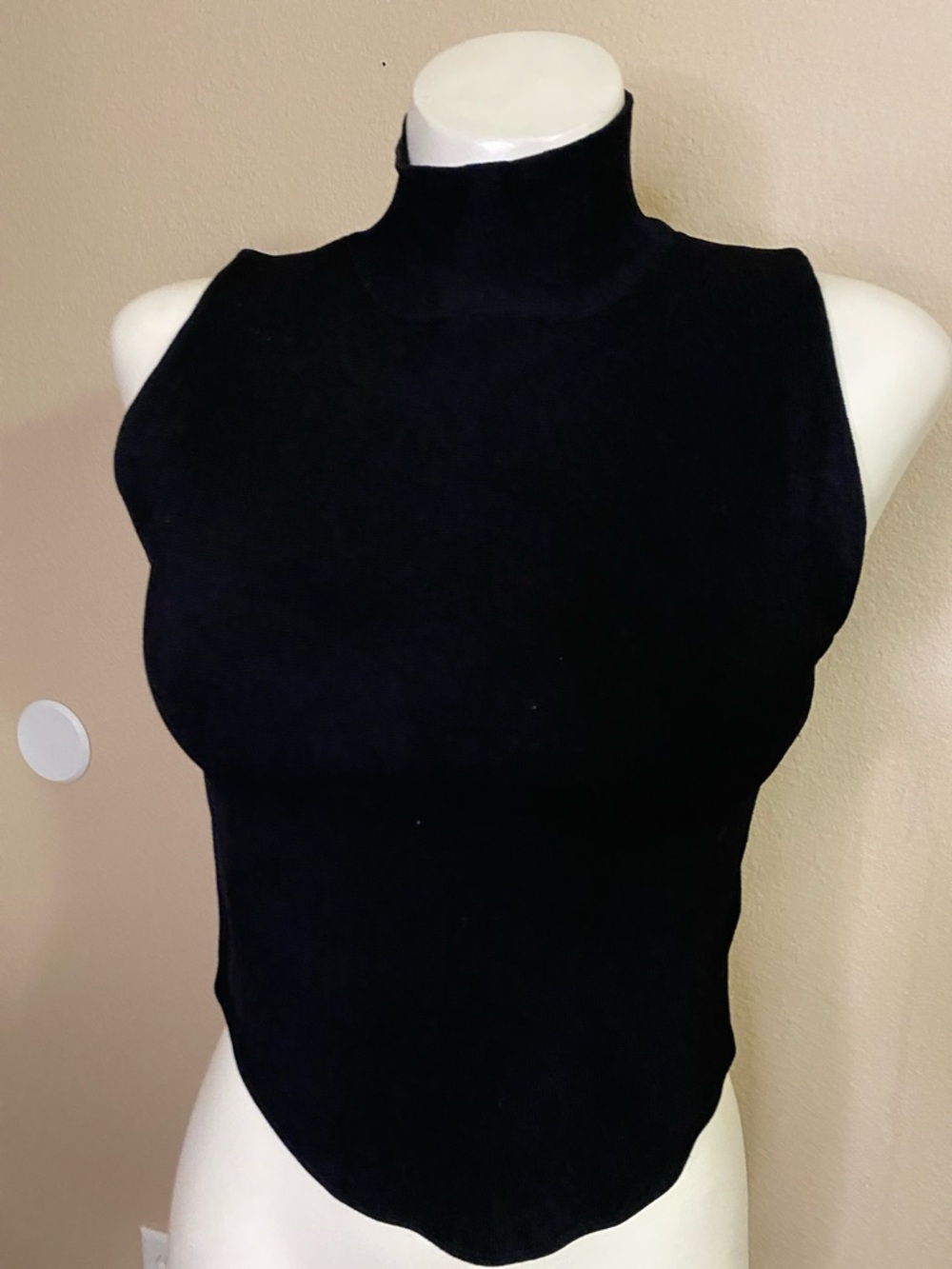 House of Harlow 1960 Sleeveless Mock Neck crop black top S